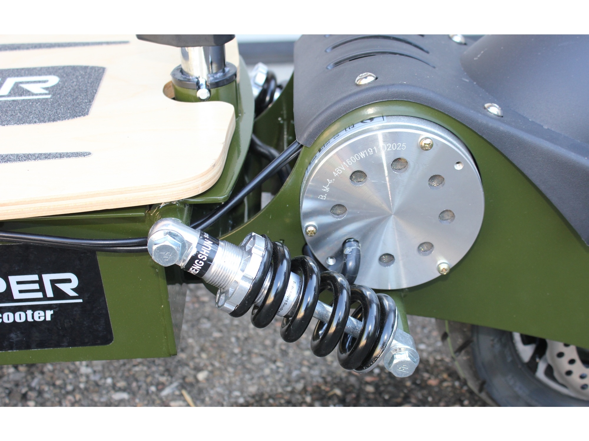 Betriebsbereit Elektro-Trotti mit 1600 Watt - 48 Volt - in rot – Bild 5