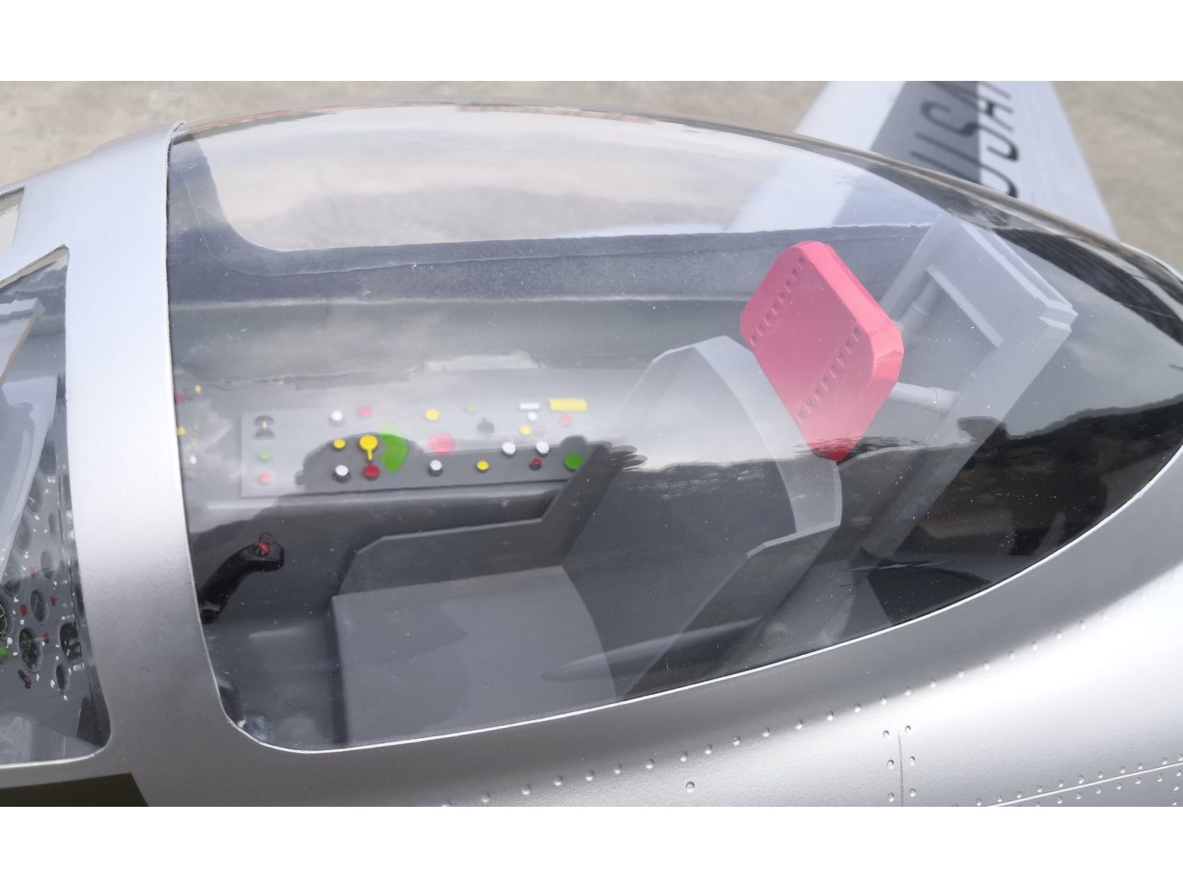 Scale Cockpit zu F-86D Sabre, Spw 1980mm, Pilot-RC – Bild 2