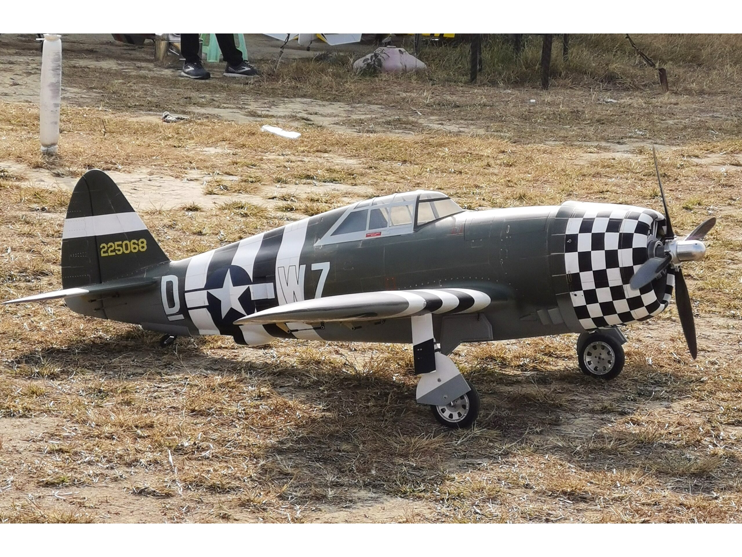 TopRC Model P-47 Thunderbolt Snafu - Full Composite, 80ccm, Spw 2438mm, ARF-Set – Bild 4