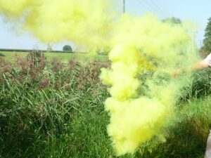 Mr. Smoke 1 - Hand Rauchfackel / Bengalo in gelb mit Reibzündung