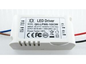 LED Trafo 20 Watt, 600mA, 18-33V zu LED-Flutlicht