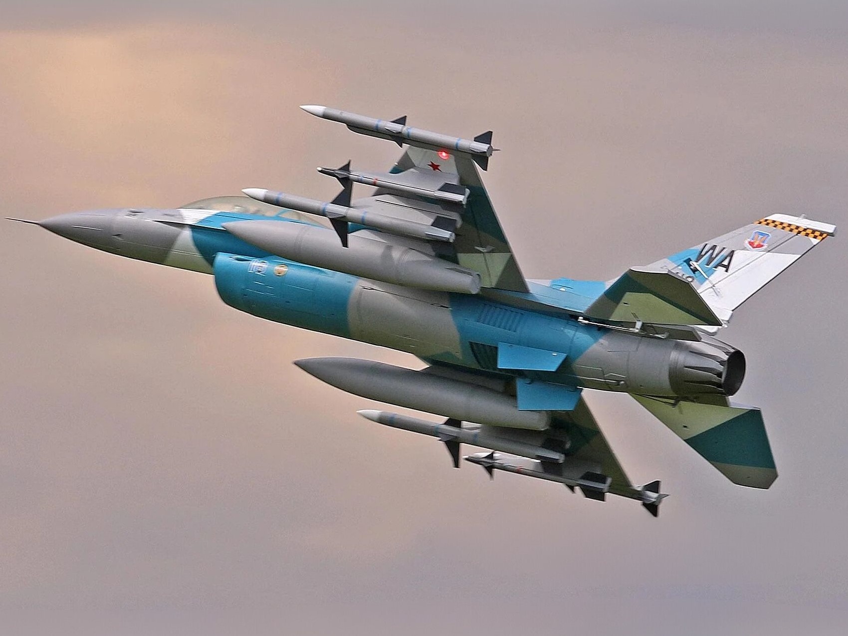 Falcon F-16C V2 - 90mm EDF Jet - Spw 955mm, PNP 8S-Set - Freewing – Bild 2