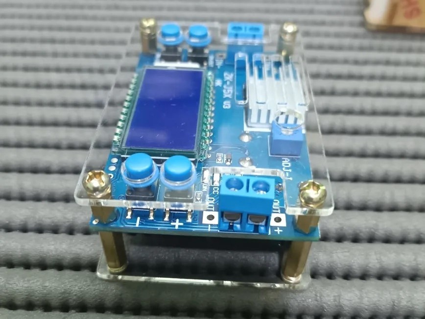 DC-DC 5A Spannungswandler / Reduzierer von 6.5 - 36V auf 1.2 - 32V – Bild 3
