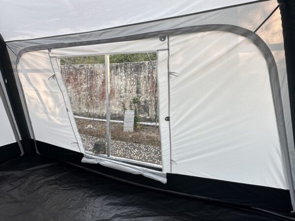 Seitenwand mit Fenster zu Air Shelter 400 FLEX - mit Reissverschluss System