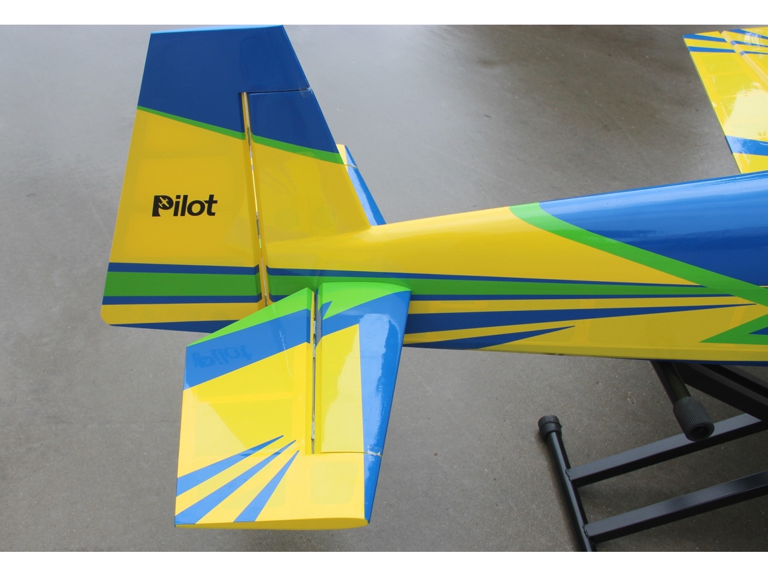 Edge 540 V2 CFK-Version, 30ccm, Spw 1880mm, ARF-Modell, Pilot-RC – Bild 3