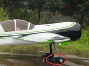 Radschuhe Schwarz zu Yak 54 107" PILOT-RC