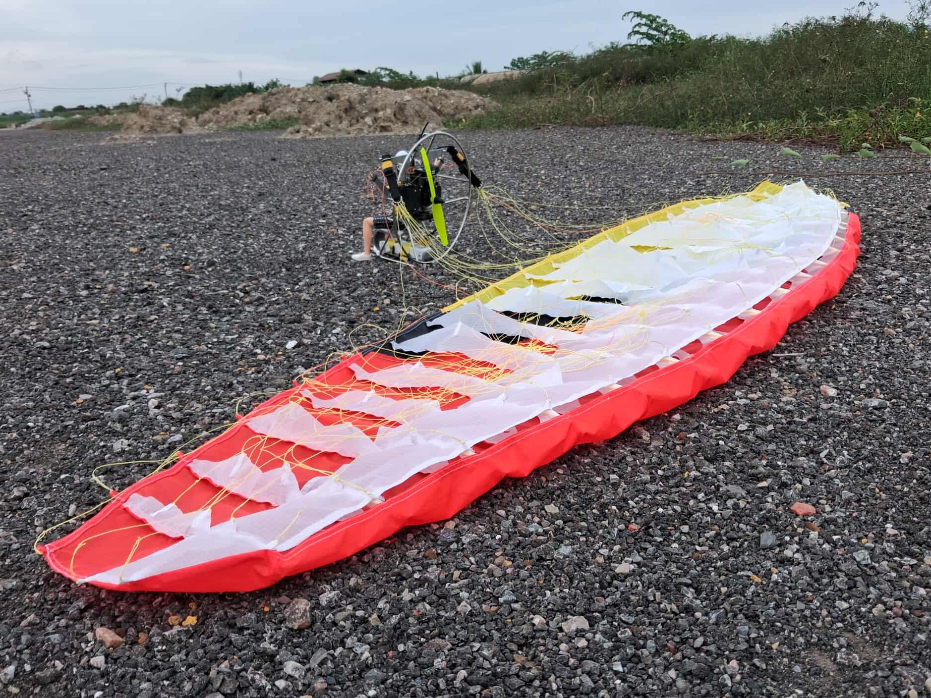 RC Motor-Paraglider Paramotor Gleitschirm PNP-Set mit Pilot - Spw 2500mm – Bild 2