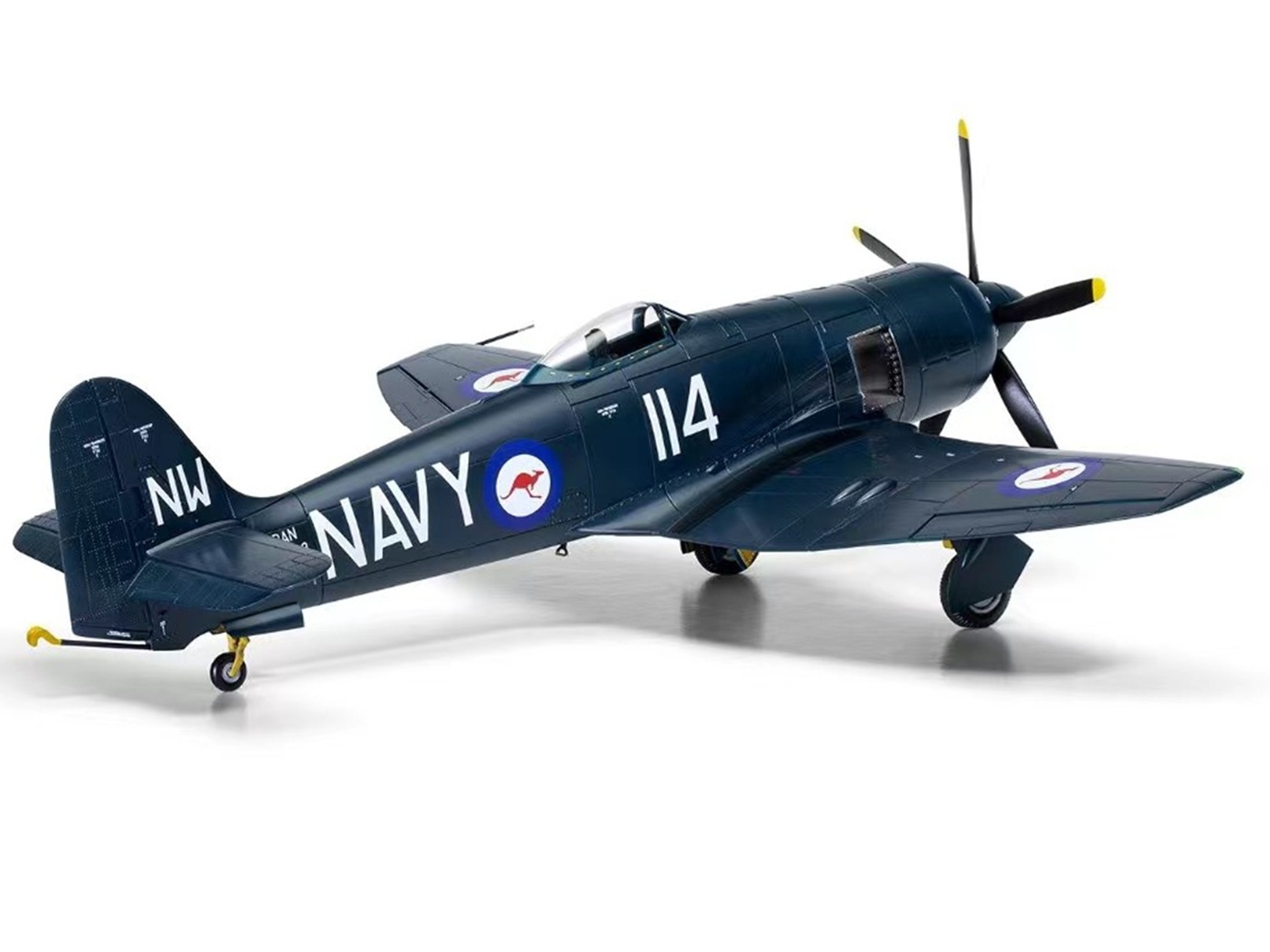 Full Composite Hawker Sea Fury, 60-100ccm, Spw 2420mm, ARF-Modell von CYModel