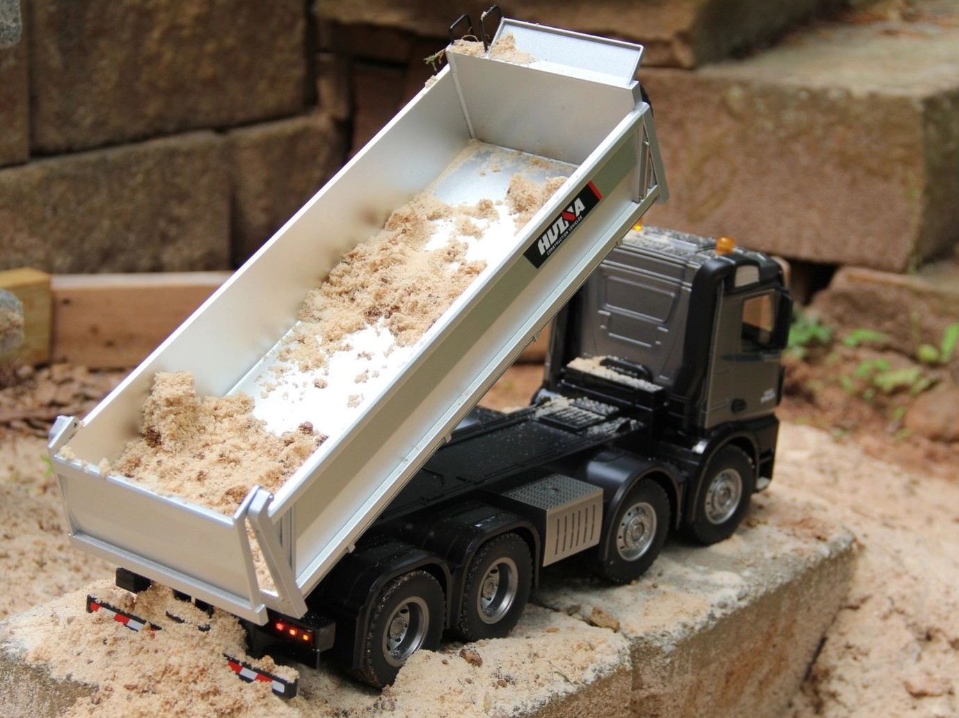 RC LKW Kipper 4-achsig - grau - 1:14 - Huina 1536PRO – Bild 5